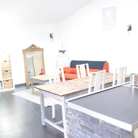 Petite Maison Basque Rouge Moderne Avec Parking