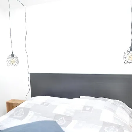 Petite Maison Basque Rouge Moderne Avec Parking Holiday home Talence