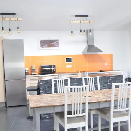 Petite Maison Basque Rouge Moderne Avec Parking Talence